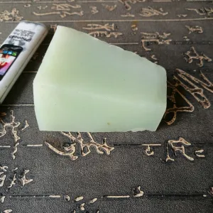Natural Kunlun Jade Rough Nephrite Raw (159g, 6.5X4X1.8cm)