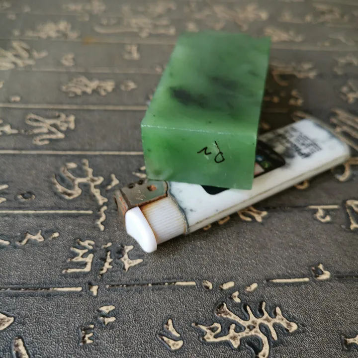 Natural Kunlun Jade Rough Nephrite Raw (159g, 8X3.3X1.9cm)