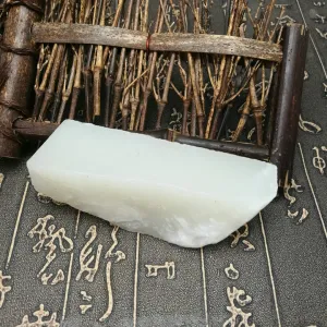 Natural Kunlun Jade Rough Nephrite Raw (176g, 8.8X3X2.4cm)