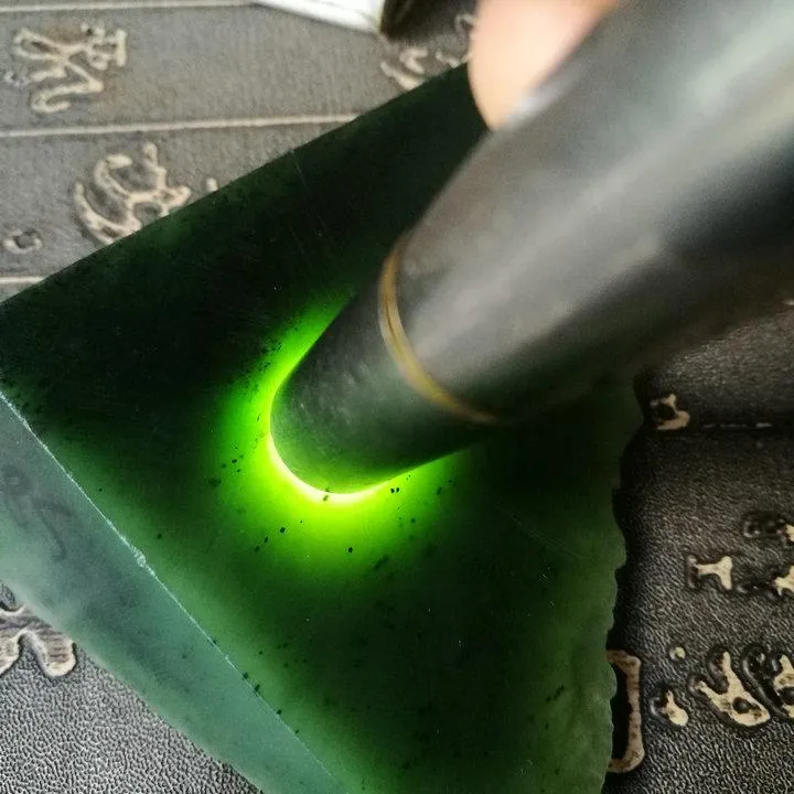 Natural Kunlun Jade Rough Nephrite Raw (224g, 9X7X3.3cm)
