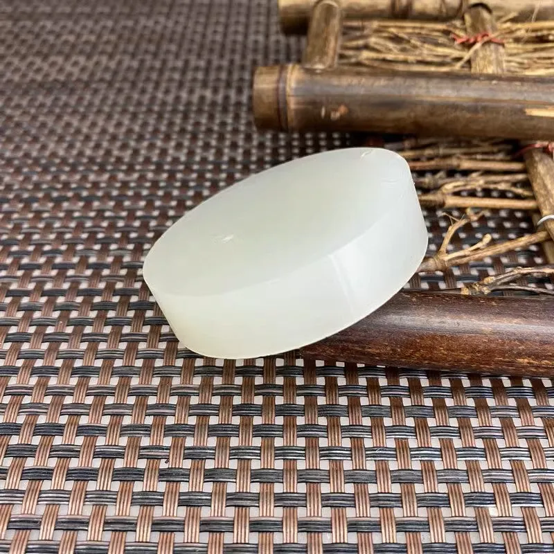 Natural Kunlun Jade Rough Nephrite Raw (90g,5.3X1.3cm)