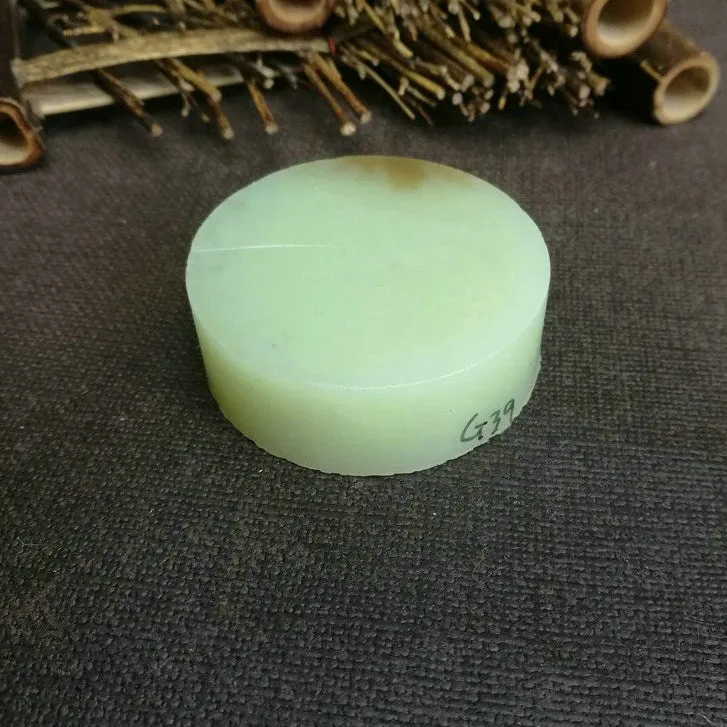 Natural Kunlun Jade Rough Nephrite Raw (97g, 5x1.7cm)