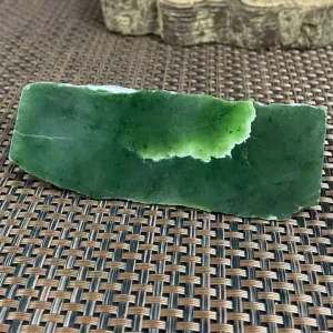 Natural Siberian Jade Rough Nephrite Raw (264g, 9.7X5.1X3.5cm)