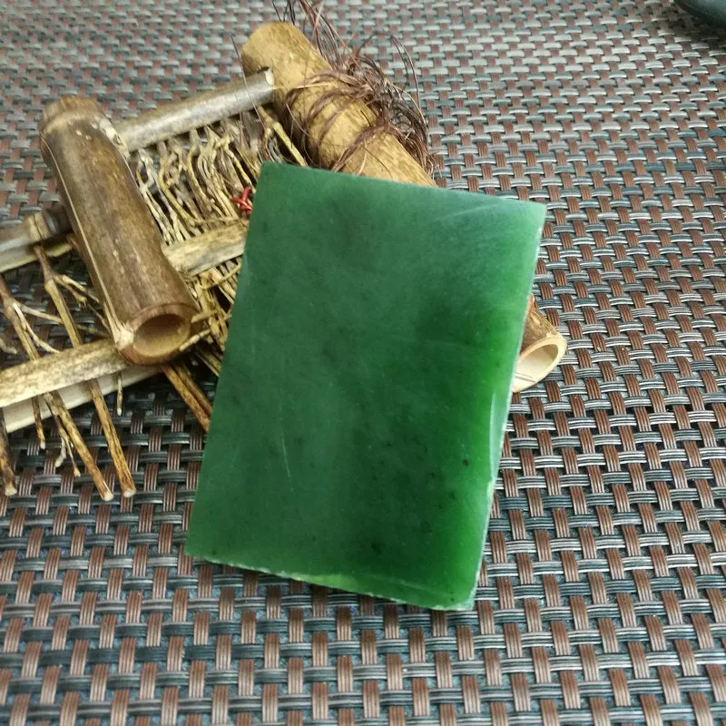 Natural Siberian Jade Rough Nephrite Raw (6.7X4.6X1.3cm)