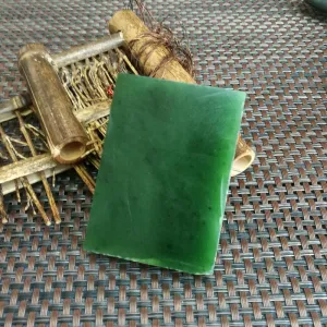 Natural Siberian Jade Rough Nephrite Raw (6.7X4.6X1.3cm)