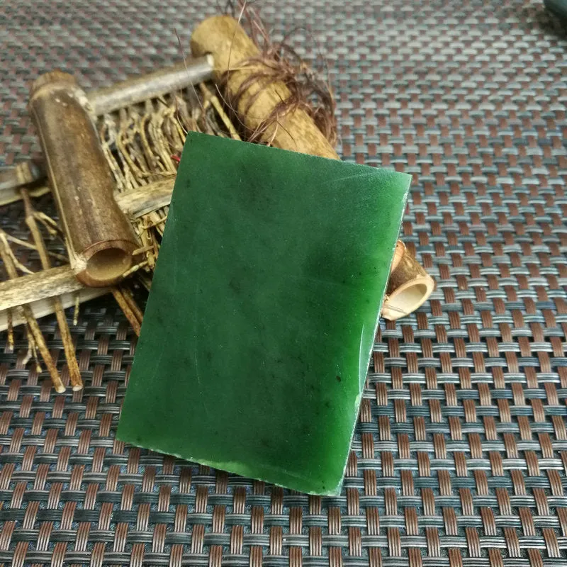 Natural Siberian Jade Rough Nephrite Raw (6.7X4.6X1.3cm)