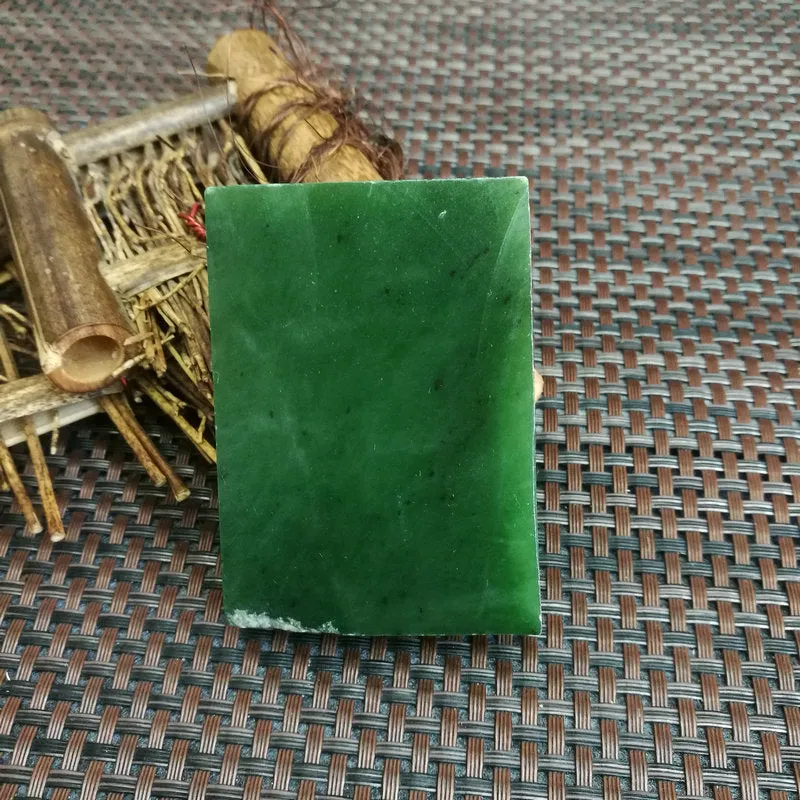 Natural Siberian Jade Rough Nephrite Raw (6.7X4.6X1.3cm)