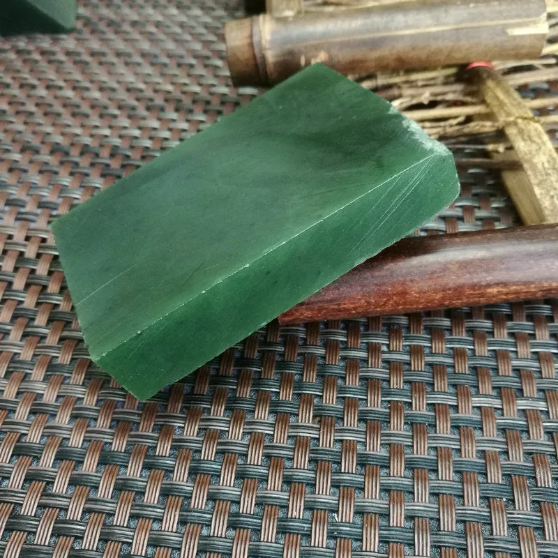 Natural Siberian Jade Rough Nephrite Raw (6.7X4.6X1.3cm)