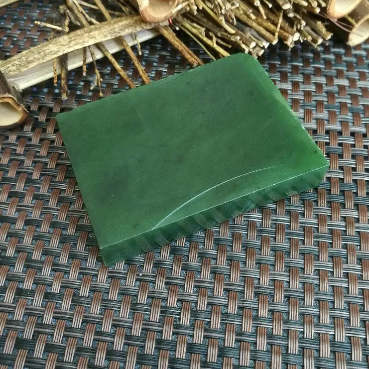 Natural Siberian Jade Rough Nephrite Raw (6.7X4.6X1.3cm)