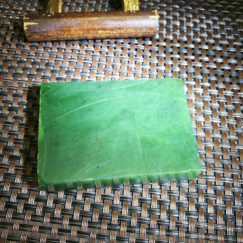 Natural Siberian Jade Rough Nephrite Raw (6.7X4.6X1.3cm)