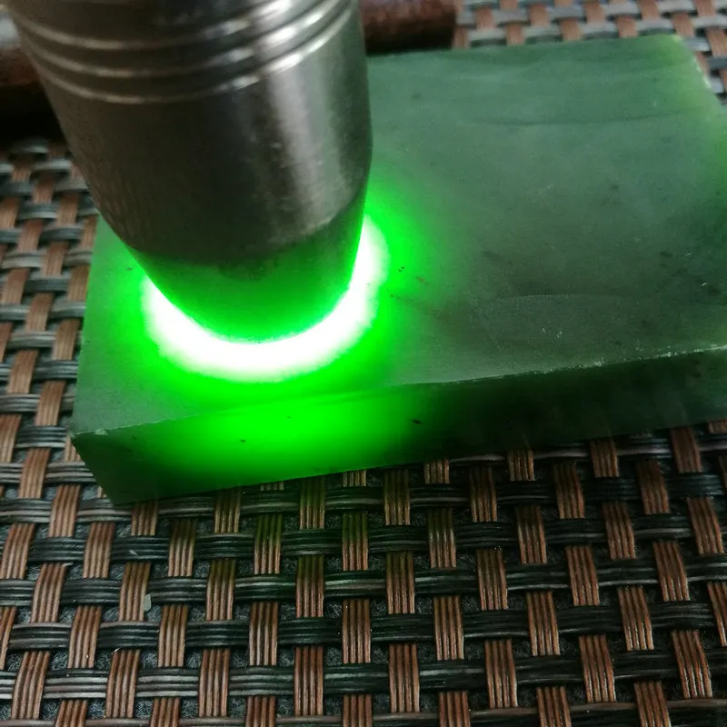 Natural Siberian Jade Rough Nephrite Raw (6.7X4.6X1.3cm)