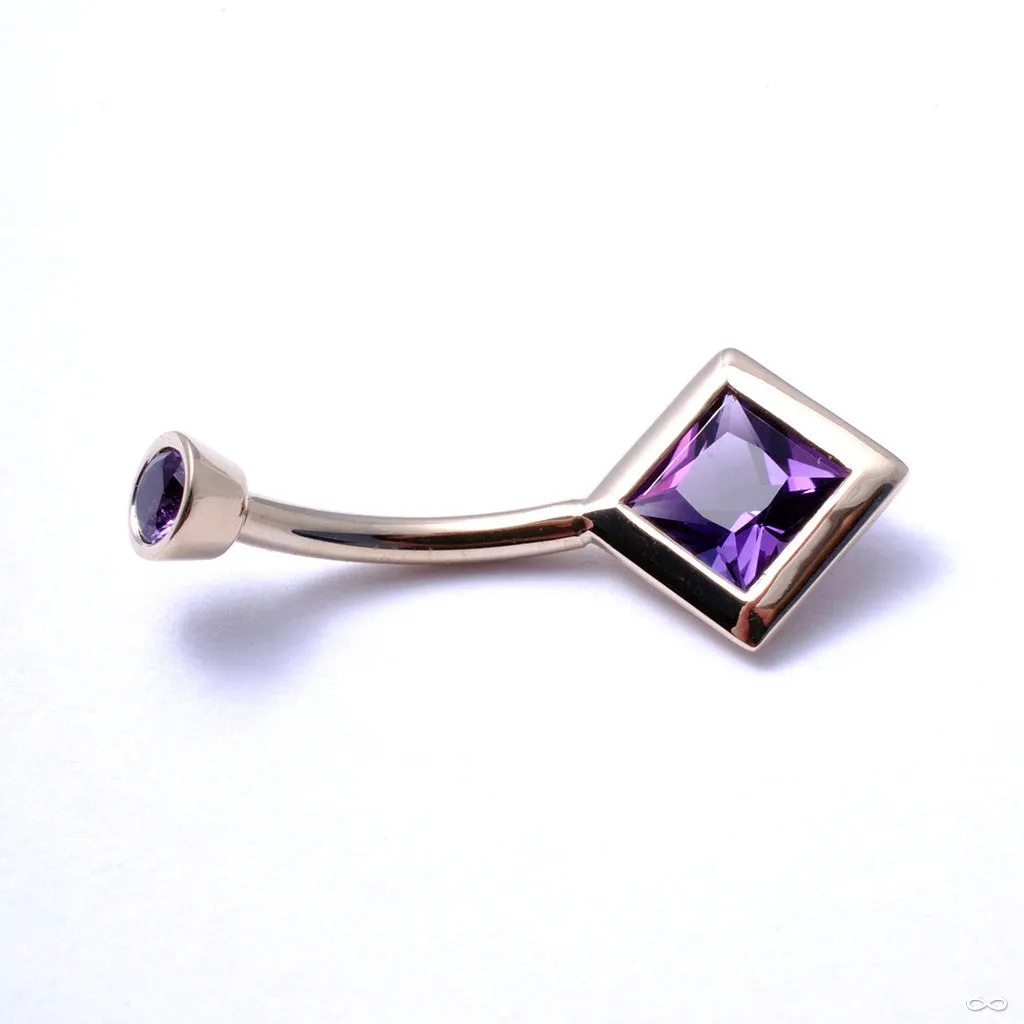 Princess-cut Navel Curve in Yellow Gold with Amethyst from BVLA