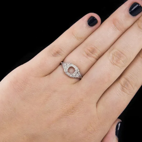 VINTAGE STYLE ROUND DIAMOND PLATINUM ENGAGEMENT RING SETTING CUSHION ENGRAVED 5M